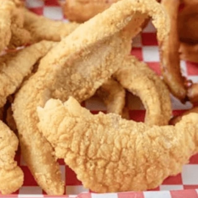 Momma's 3pc Catfish Basket.